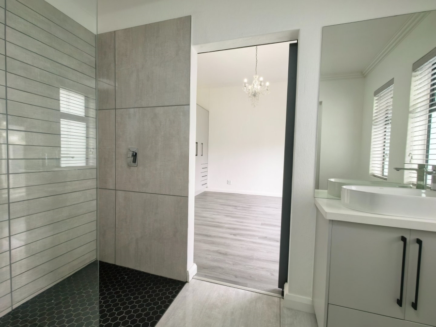 5 Bedroom Property for Sale in Kingswood Golf Estate Western Cape